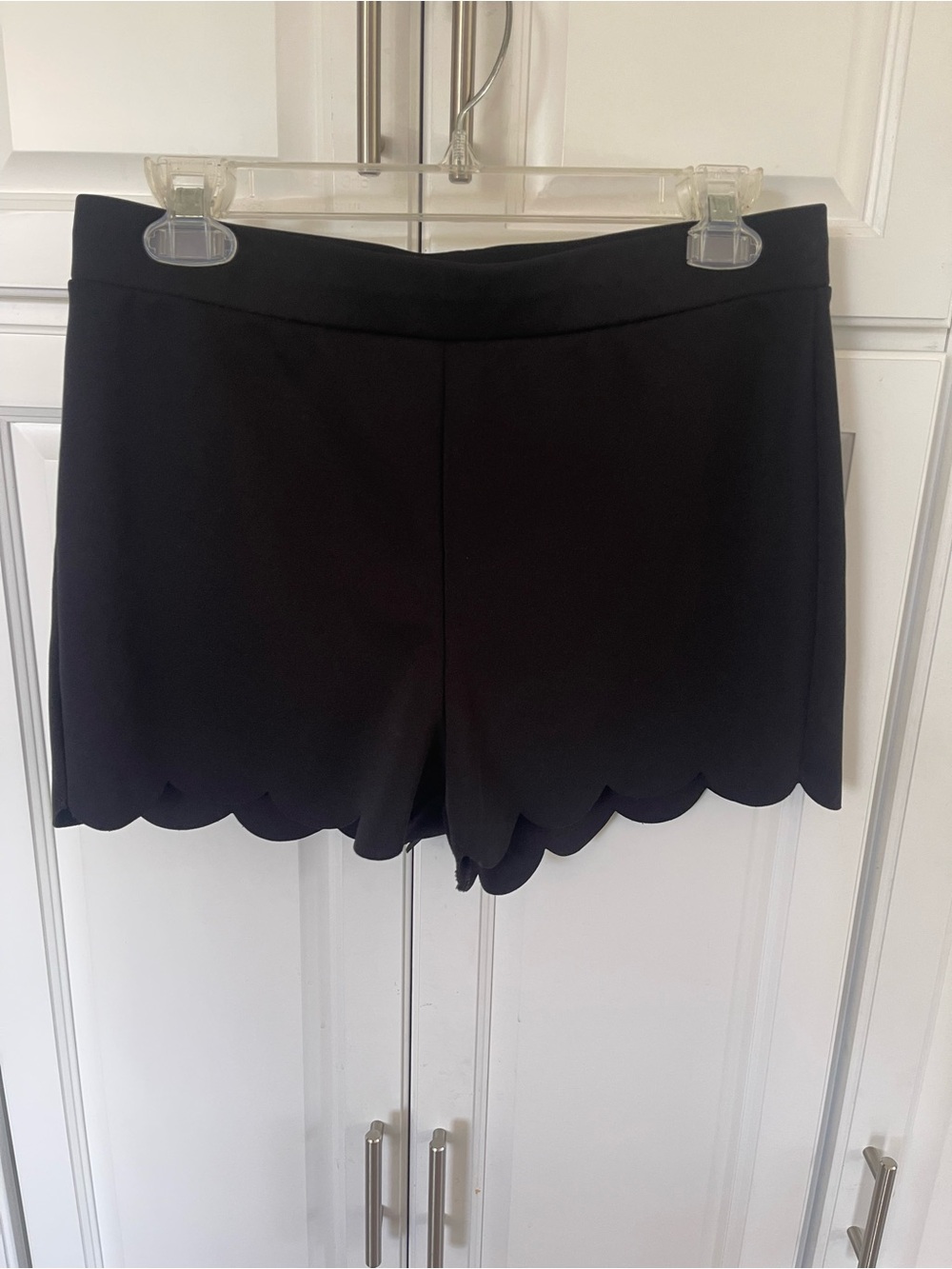 Express small Black Scallop Hem Women's Shorts pull on